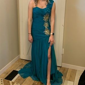 Gorgeous pageant prom formal ball dress. NWT